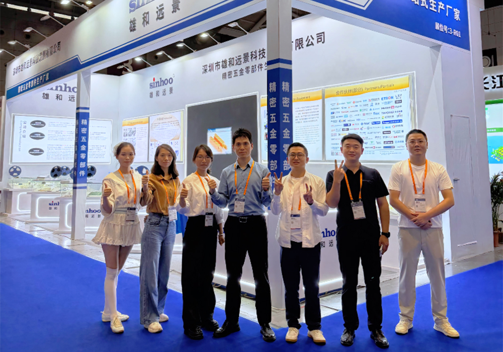 雄和远景技术与业务团队在ITES 2026展位前合影